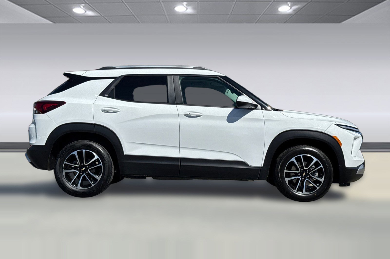 Used 2025 Chevrolet TrailBlazer LT image 2