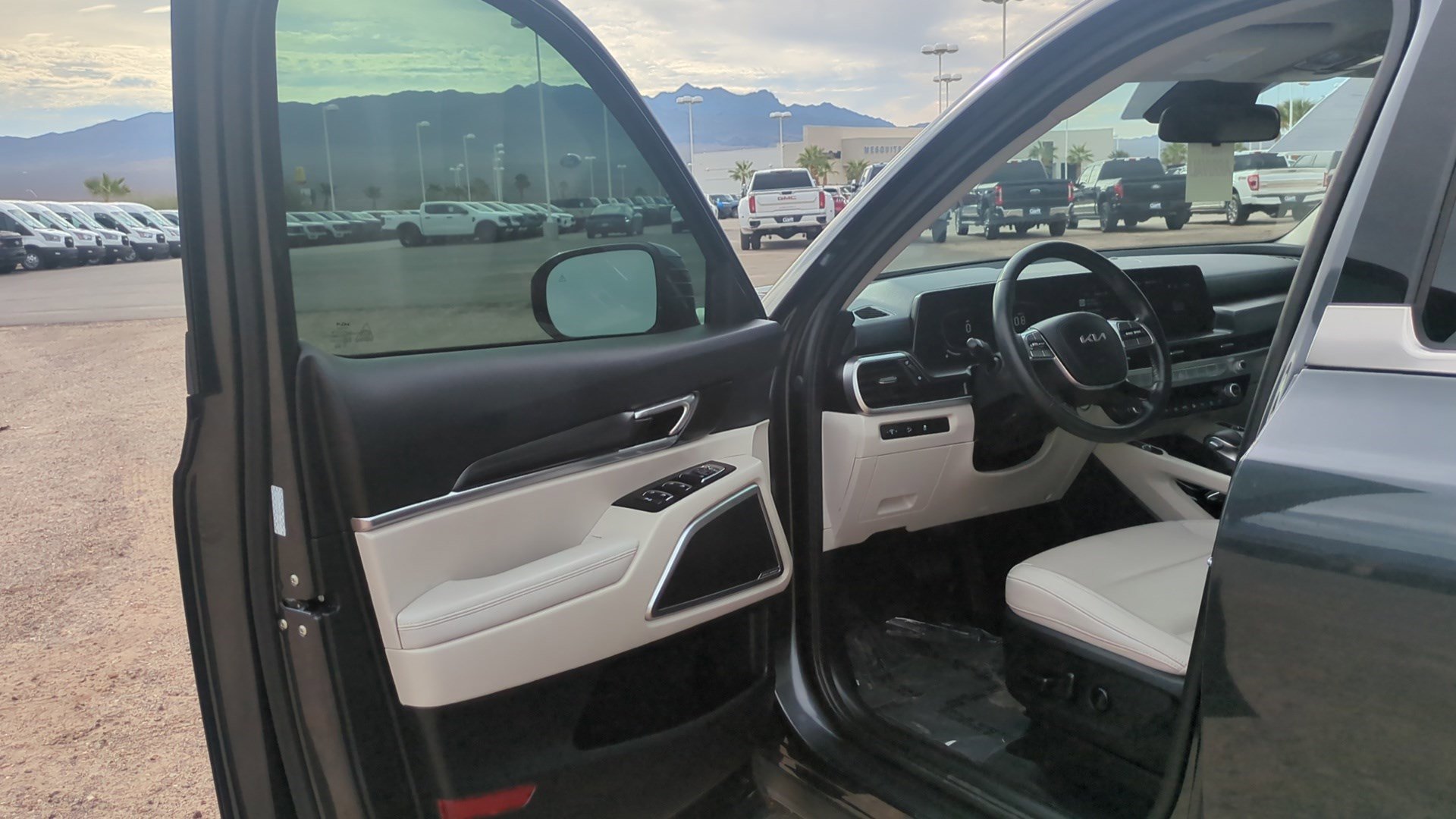 Used 2024 Kia Telluride S w/ S Sunroof Package image 13