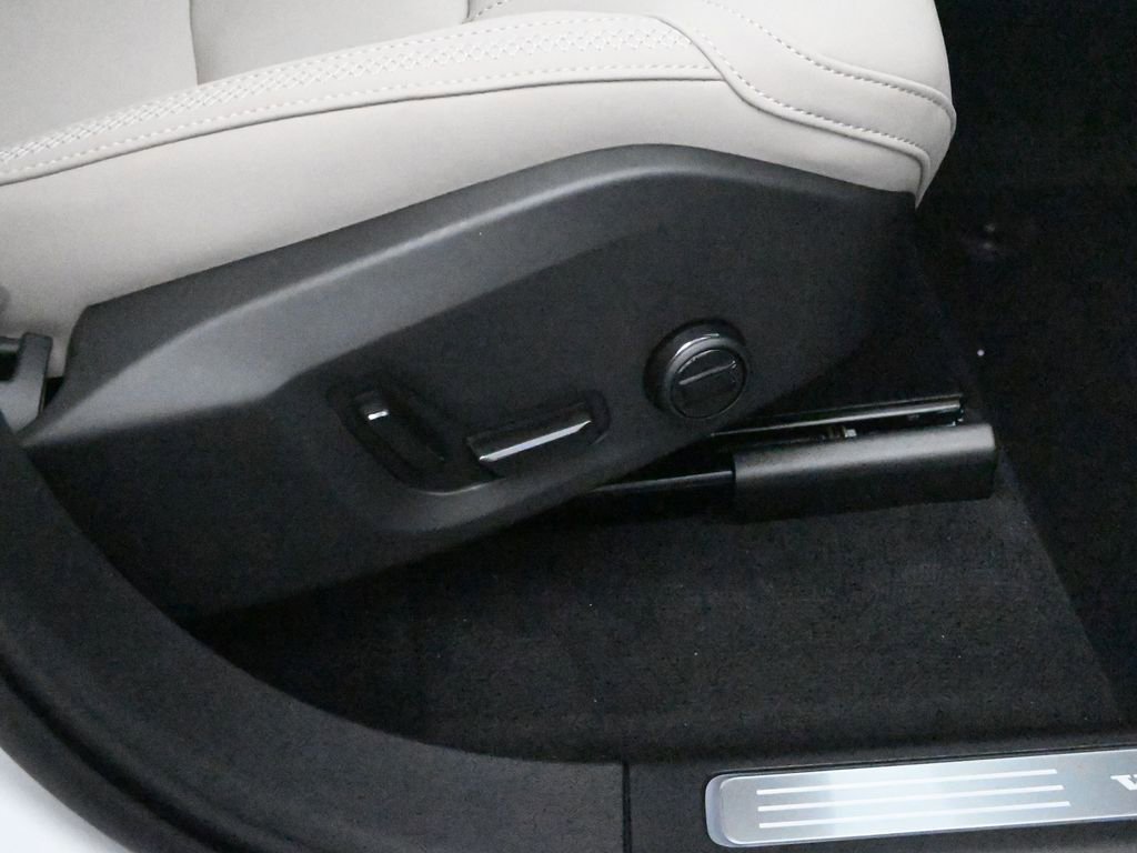 New 2026 Volvo XC90 B5 Plus w/ Protection Package image 38