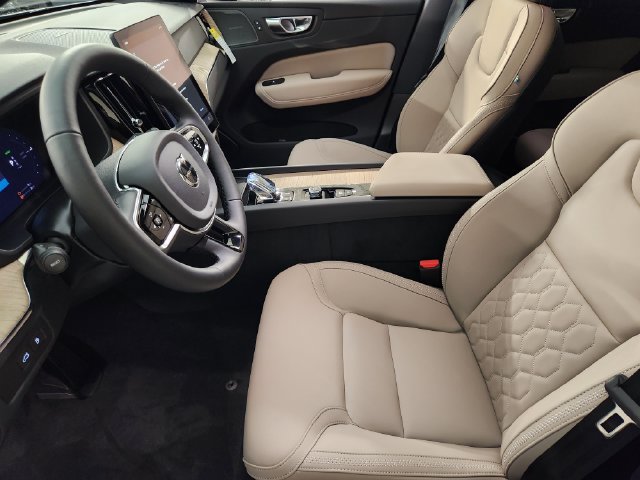 New 2027 Volvo XC60 T8 Plus AWD/4WD image 14
