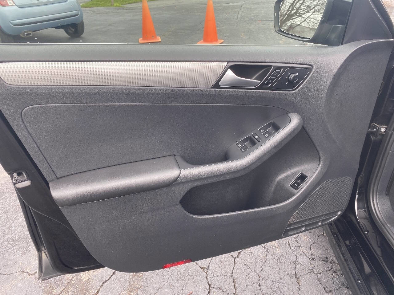 Used 2017 Volkswagen Jetta SE image 17