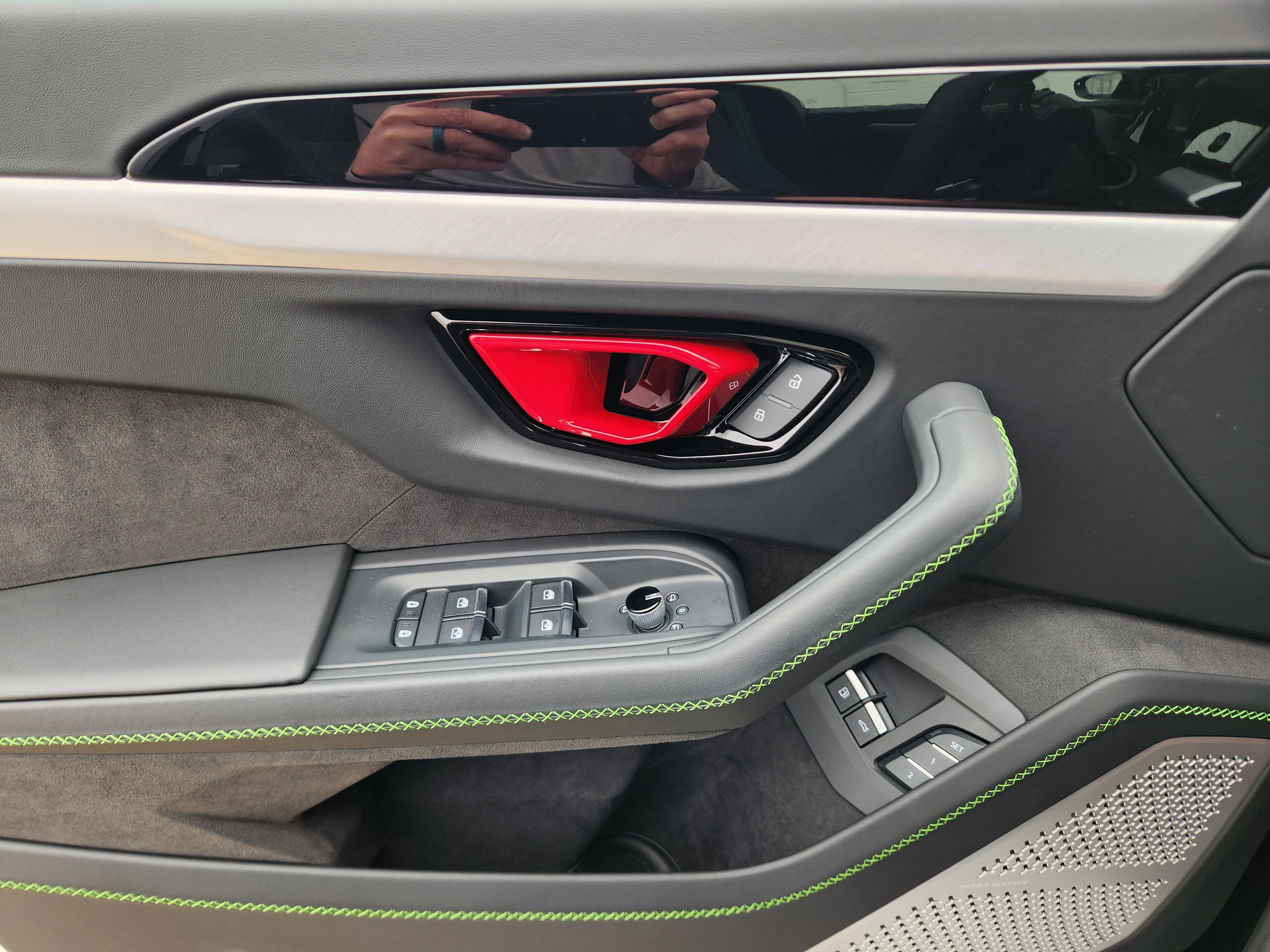 Used 2025 Lamborghini Urus SE image 21