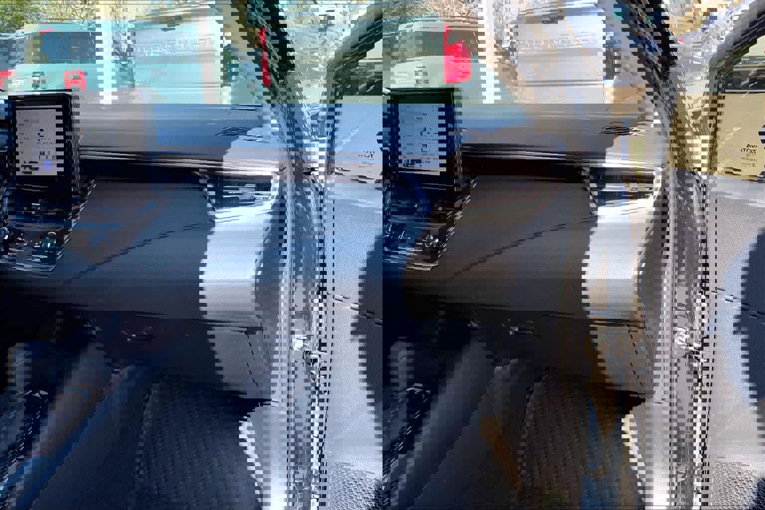 Used 2023 Toyota Corolla LE image 18