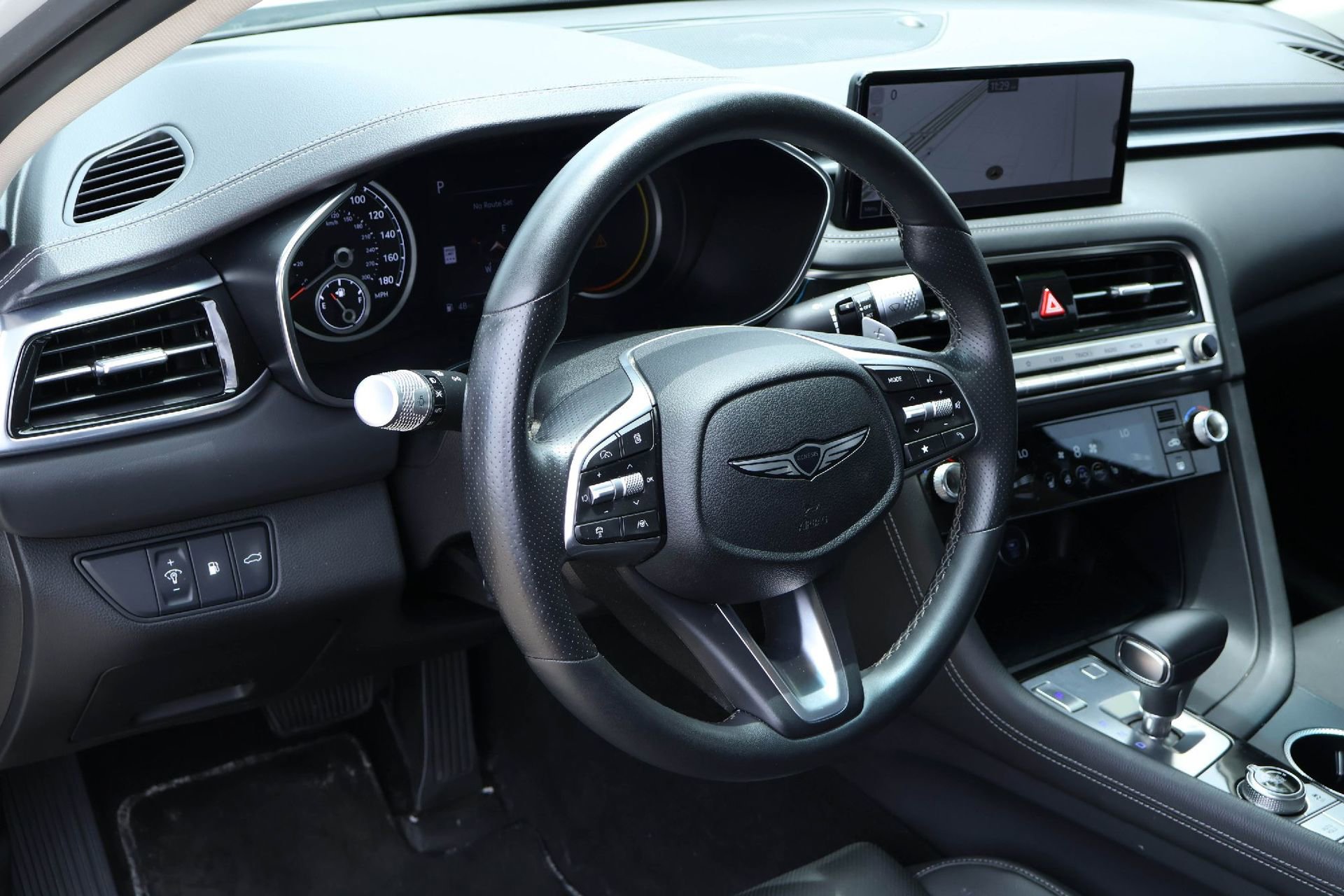 Used 2025 Genesis G70 2.5T AWD/4WD image 2