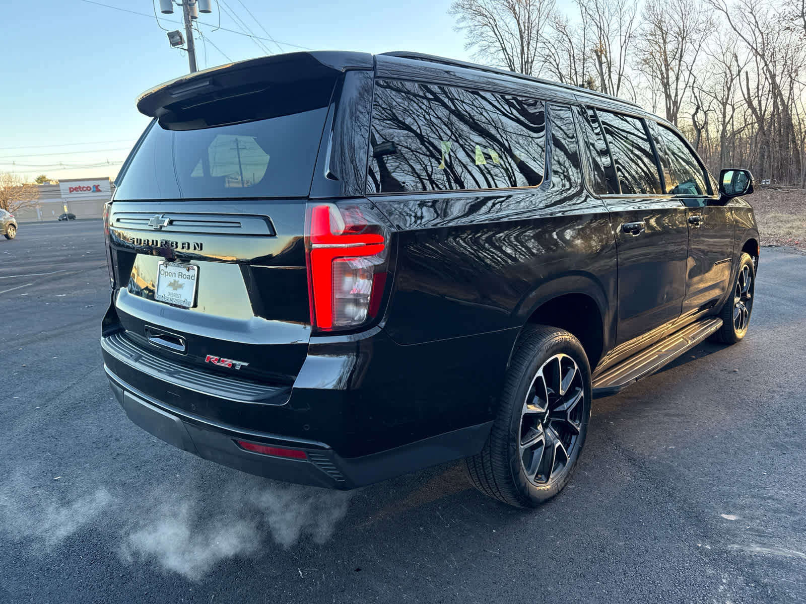 Used 2024 Chevrolet Suburban RST w/ Luxury Package image 7