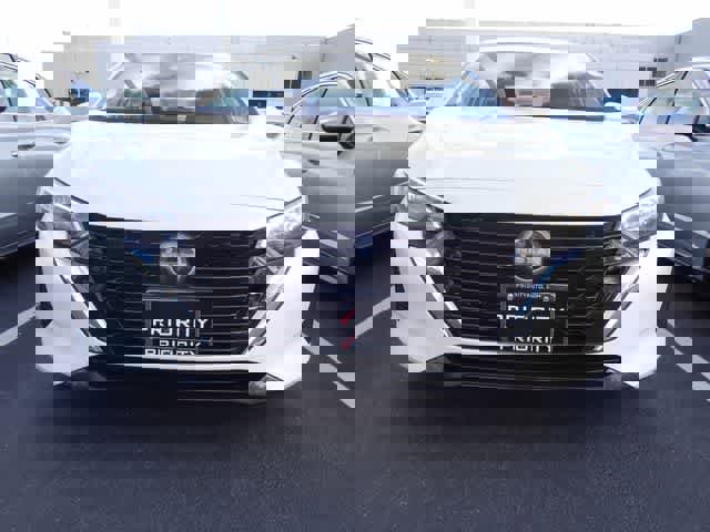 Used 2024 Nissan Sentra SV image 2