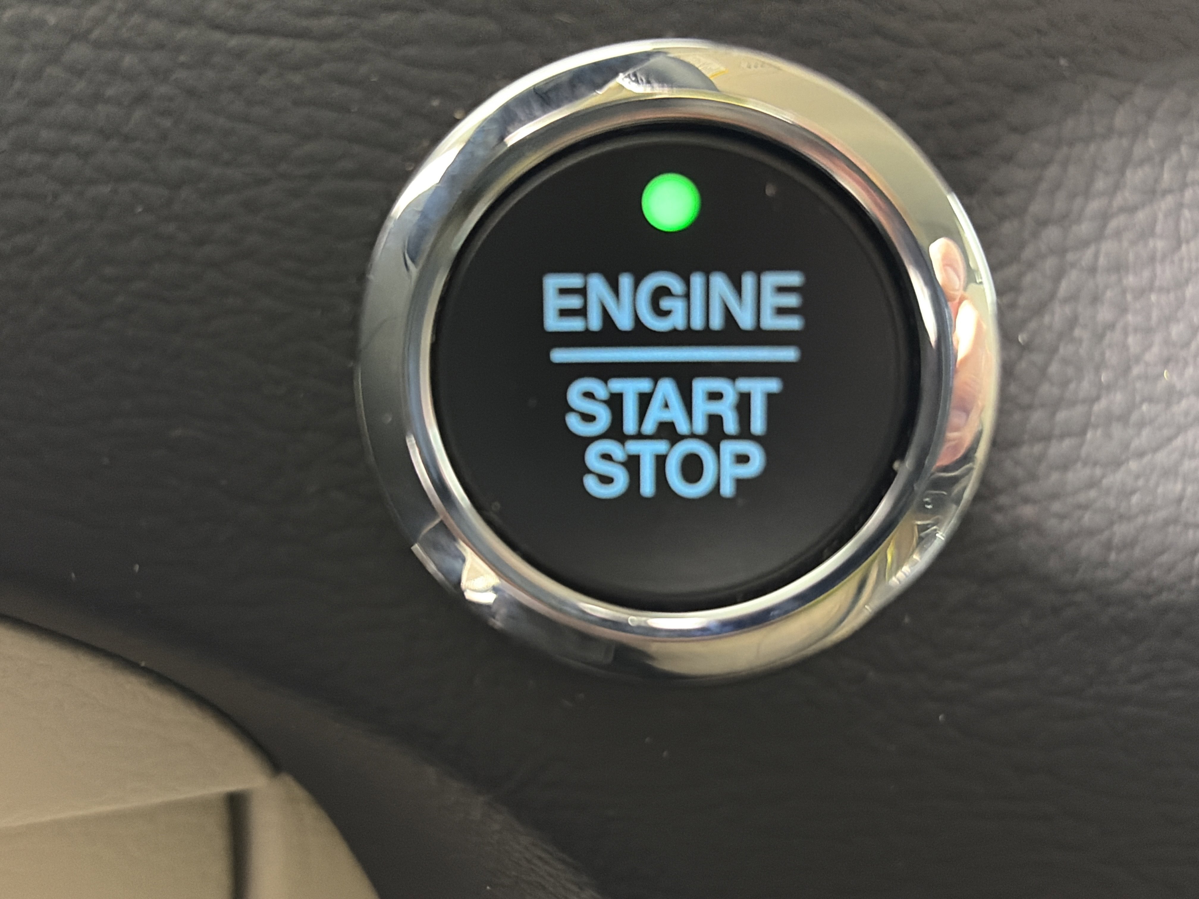 Used 2023 Ford Edge Titanium AWD/4WD image 33