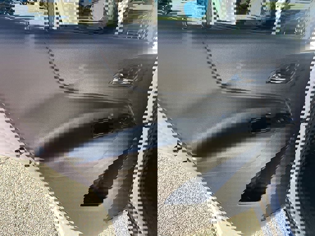 Used 2023 Chevrolet Equinox LT image 32