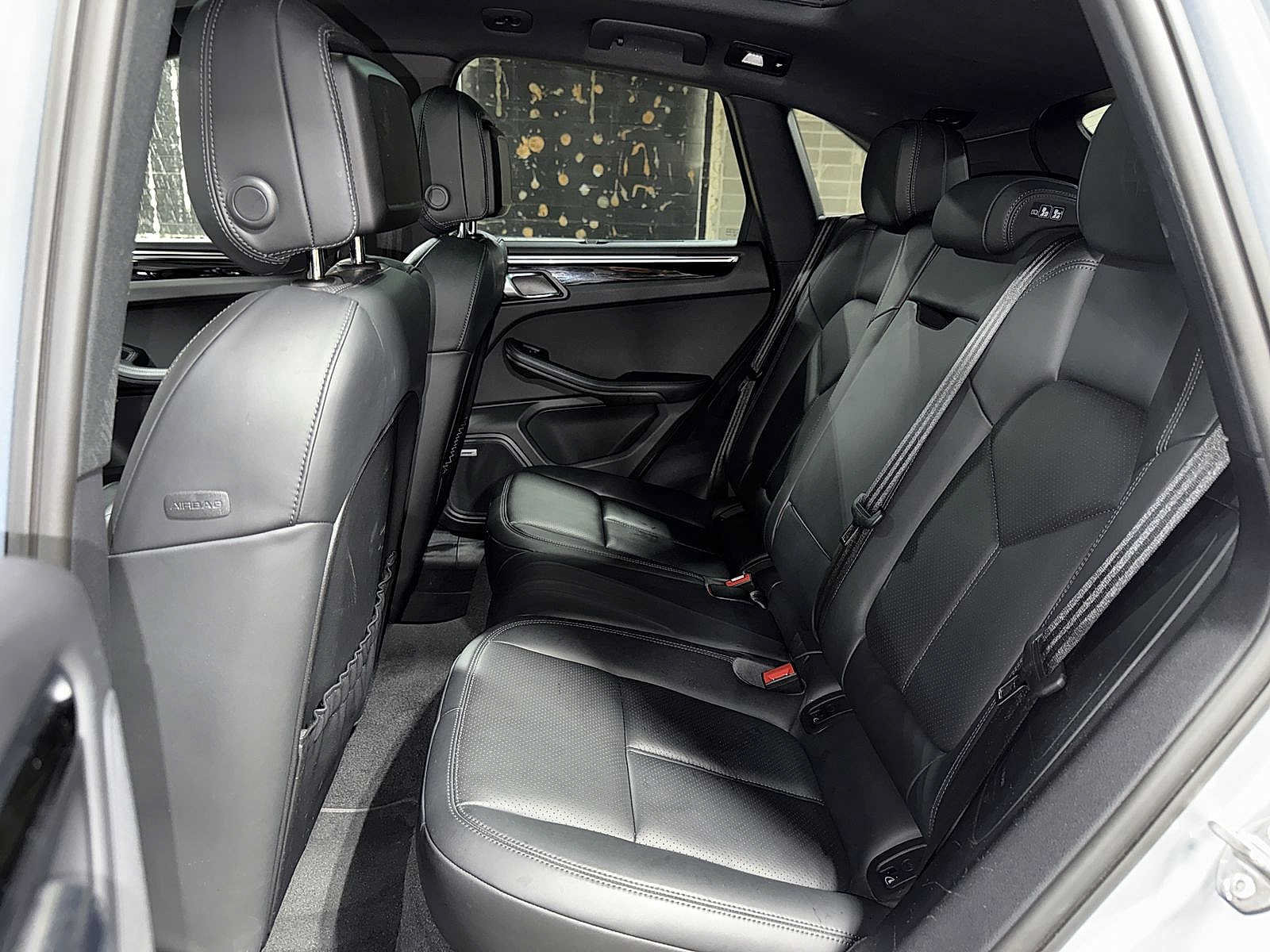 Used 2023 Porsche Macan Turbo AWD/4WD image 17