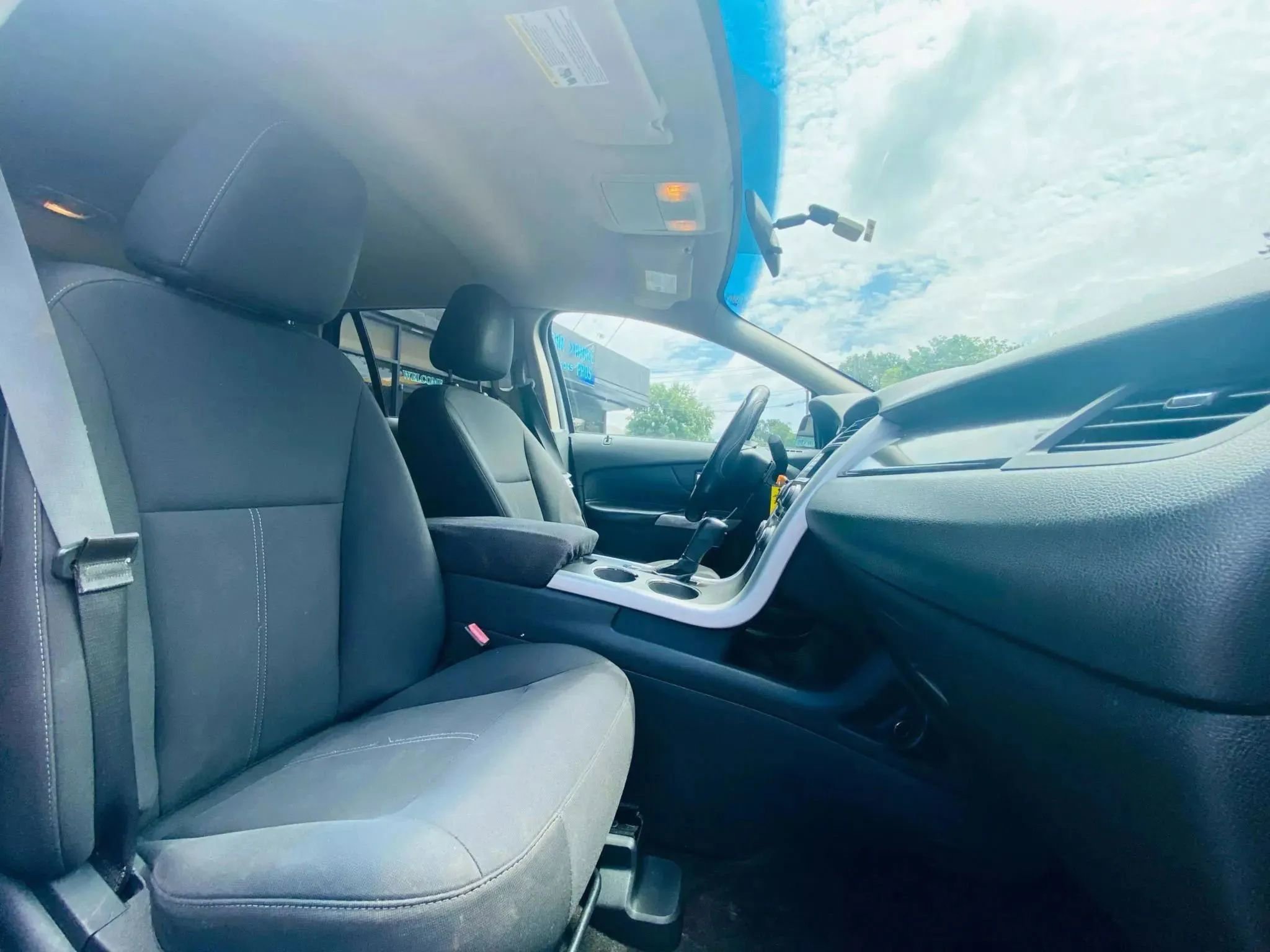 Used 2011 Ford Edge SE image 19