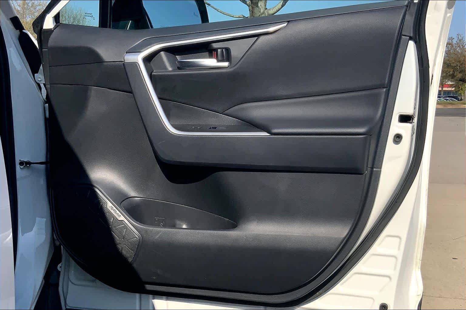 Used 2025 Toyota RAV4 XLE FWD image 22