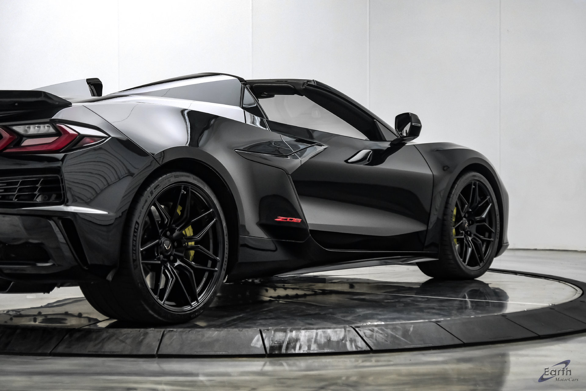 Used 2023 Chevrolet Corvette Z06 w/ Stealth Interior Trim Package RWD image 25