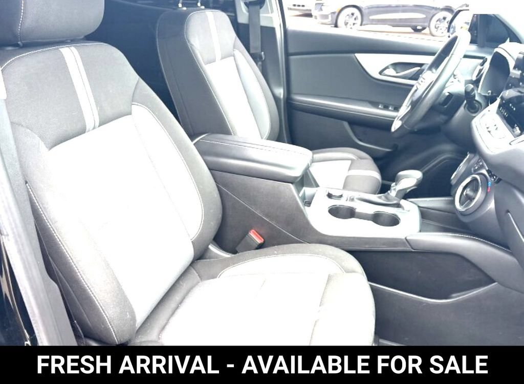 Used 2024 Chevrolet Blazer LT w/ Midnight/Sport Edition FWD image 12