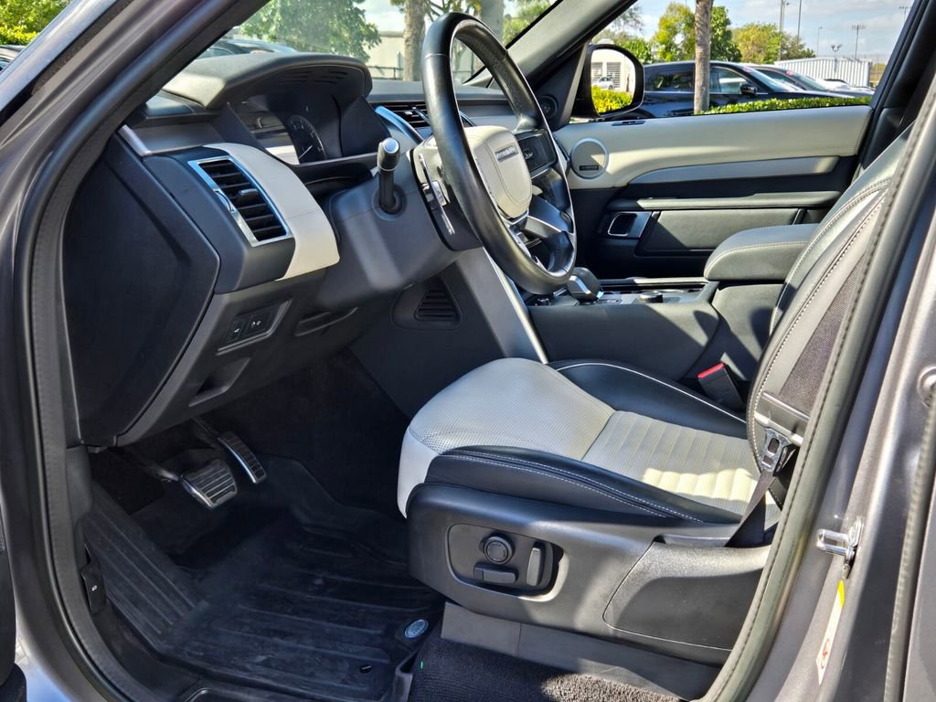 Used 2023 Land Rover Discovery HSE R-Dynamic image 10