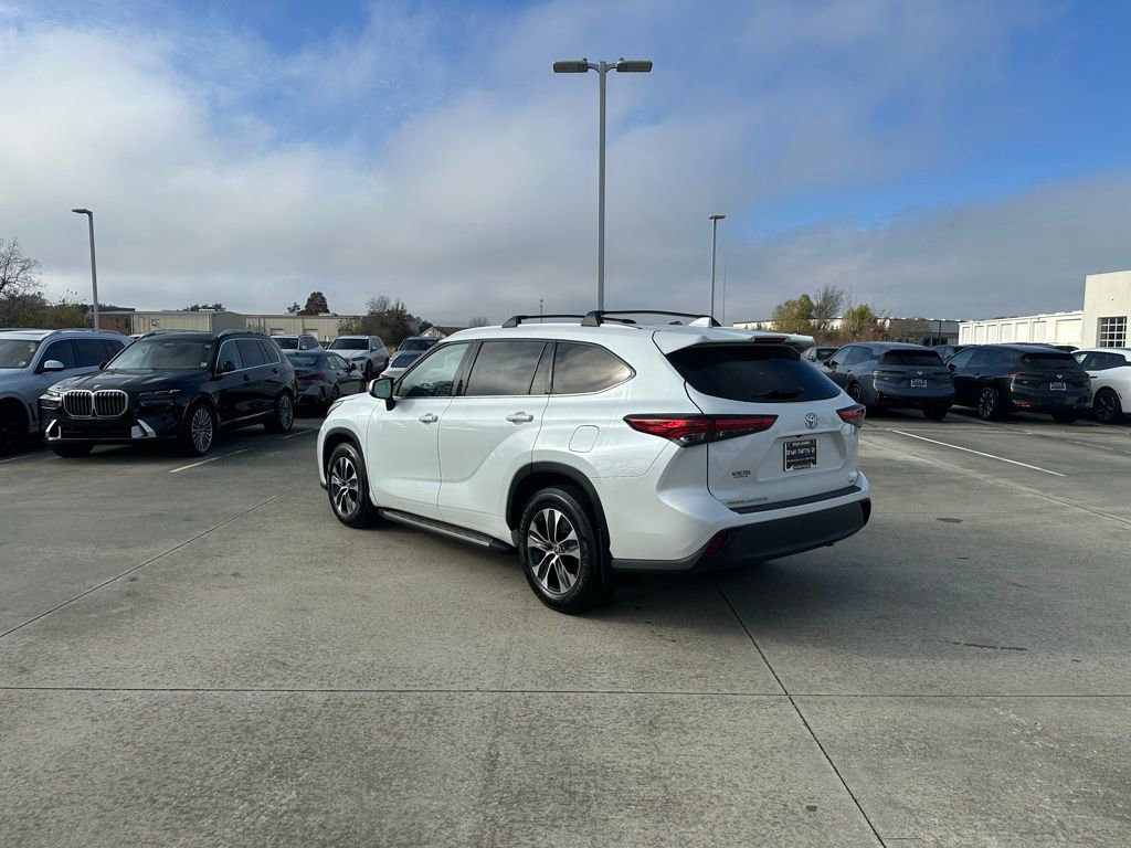 Used 2022 Toyota Highlander XLE image 9