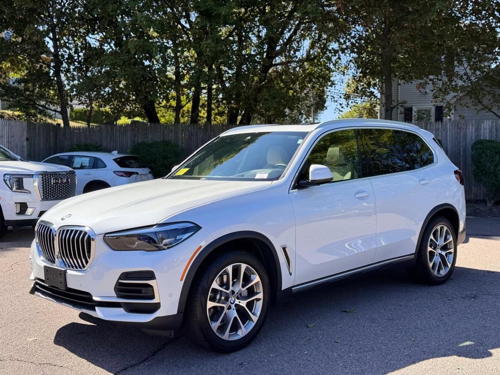 Used 2022 BMW X5 xDrive40i w/ Premium Package AWD/4WD image 2