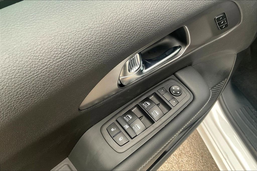 New 2026 Chrysler Pacifica Select image 27