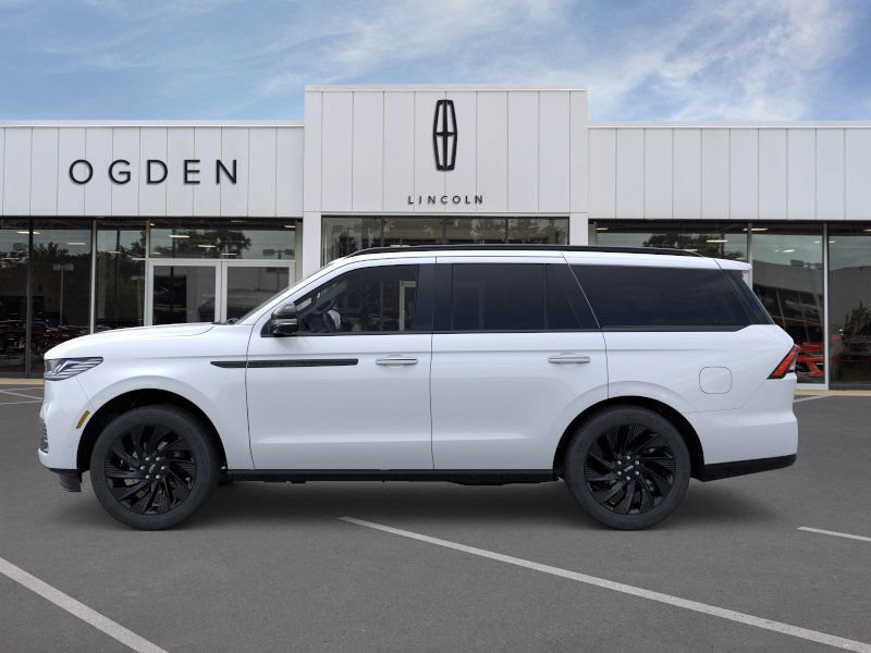 New 2025 Lincoln Navigator Reserve w/ Jet Appearance Package image 3