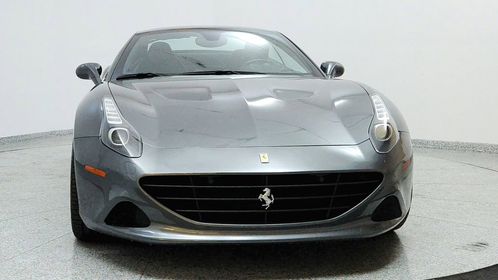 Used 2018 Ferrari California T image 8