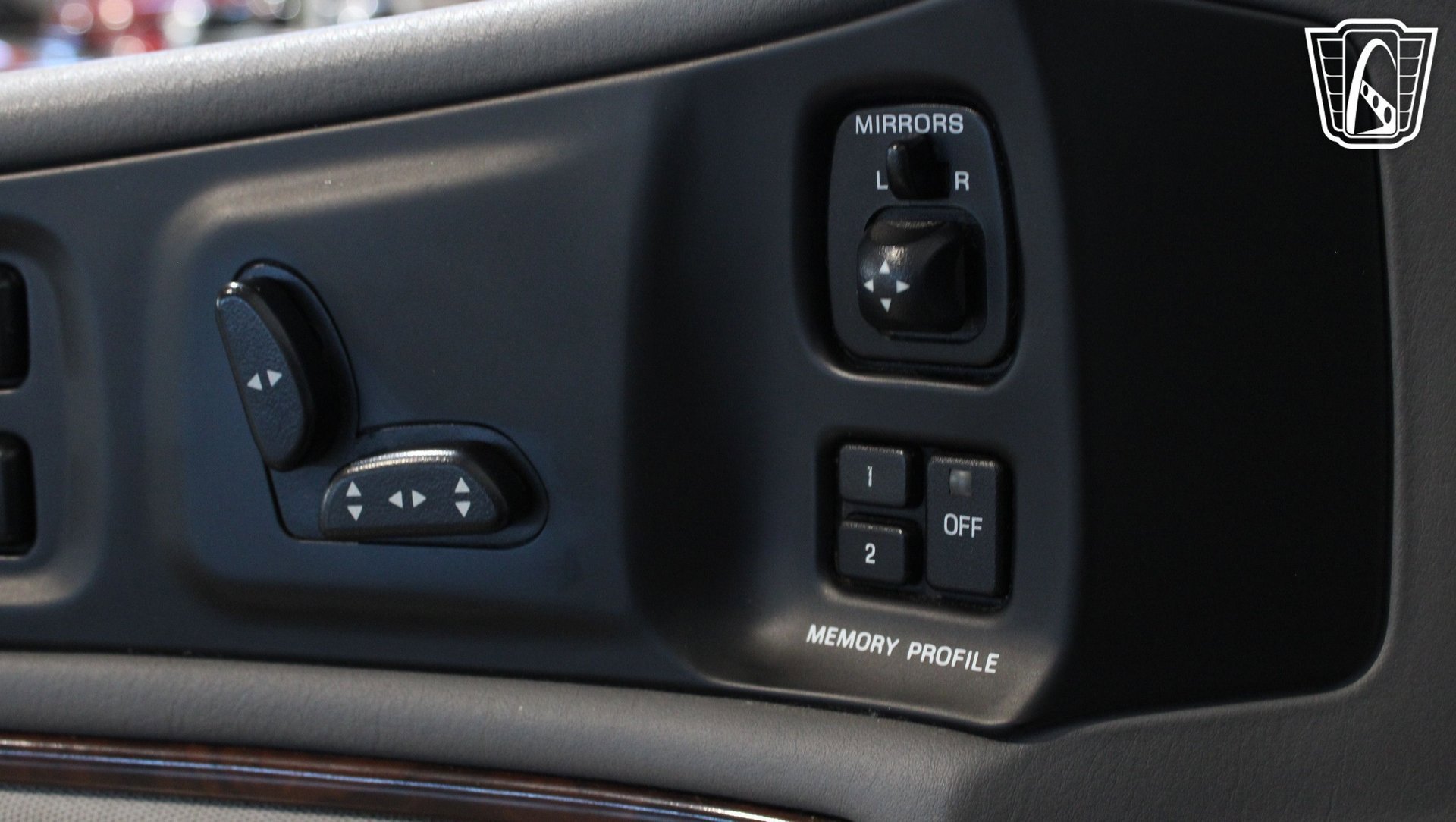 Used 1996 Lincoln Continental image 35