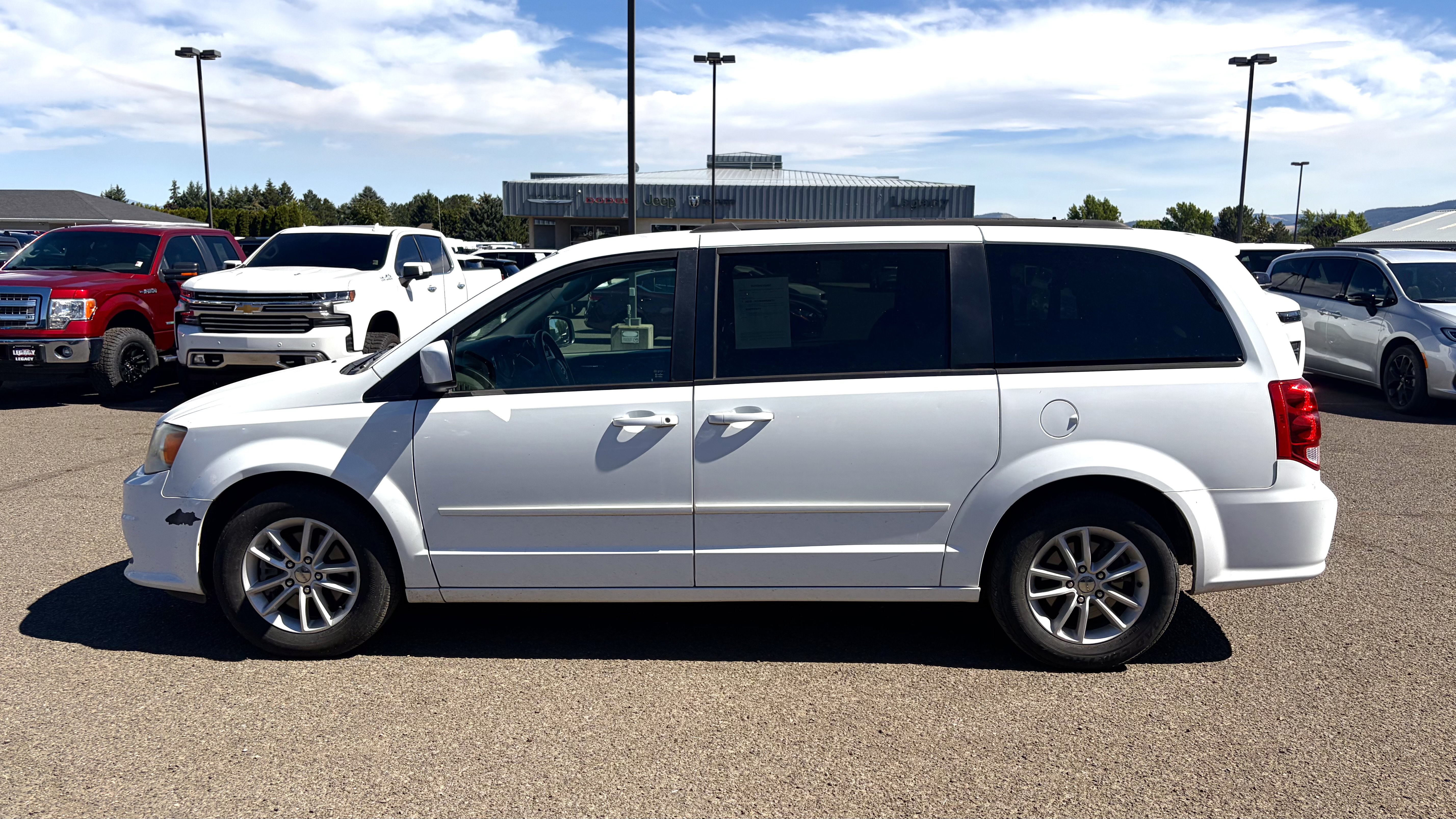Used 2015 Dodge Grand Caravan SXT FWD image 4