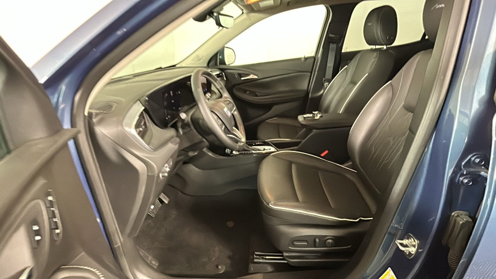Used 2026 Buick Encore GX Avenir w/ Avenir Technology Package AWD/4WD image 14