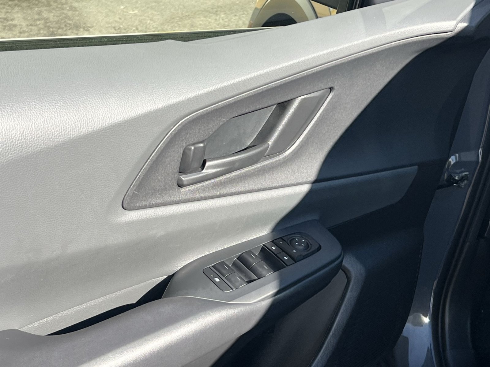 Used 2025 Toyota Prius LE FWD image 14