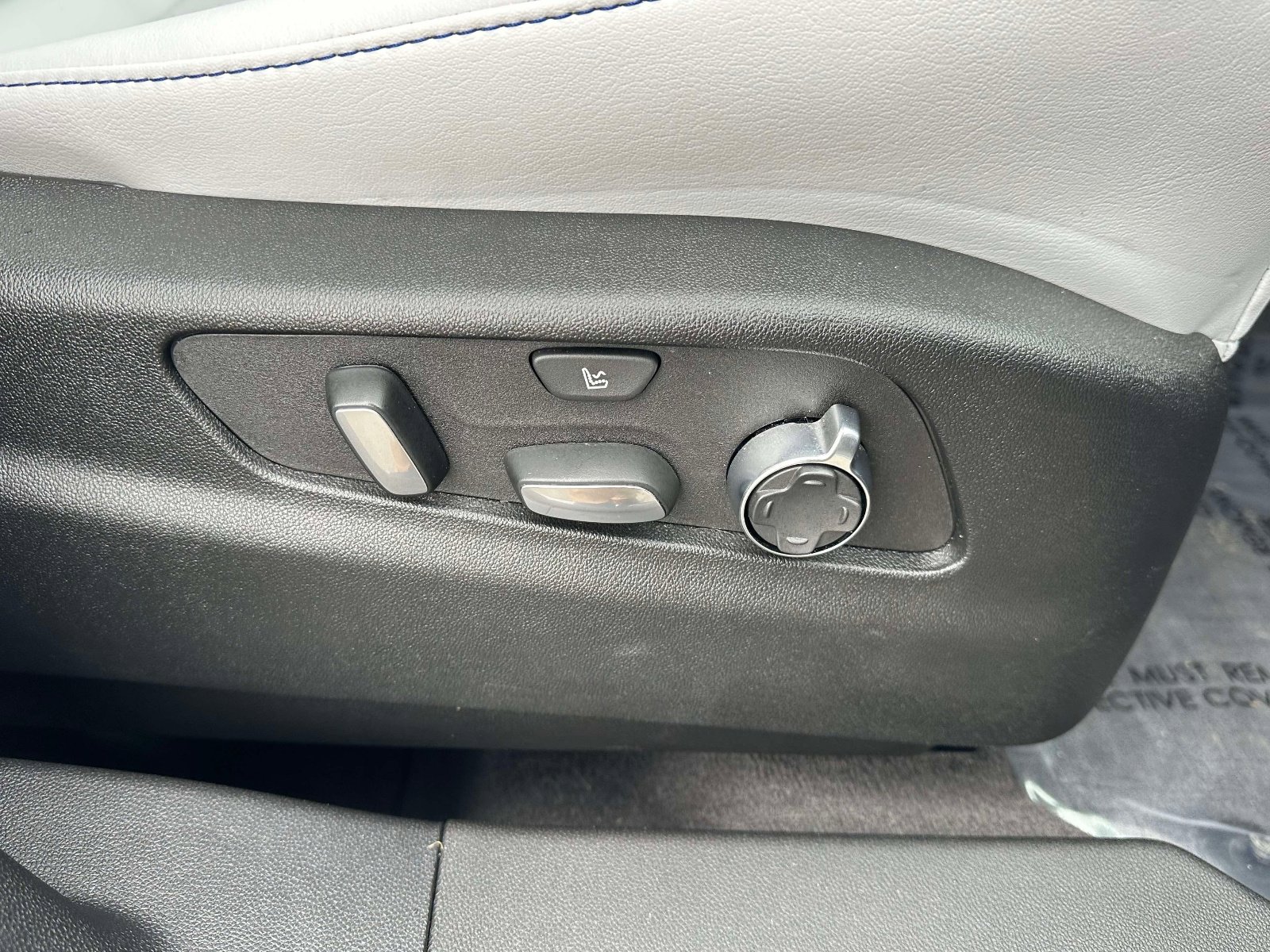 Used 2025 Cadillac XT4 Sport image 29