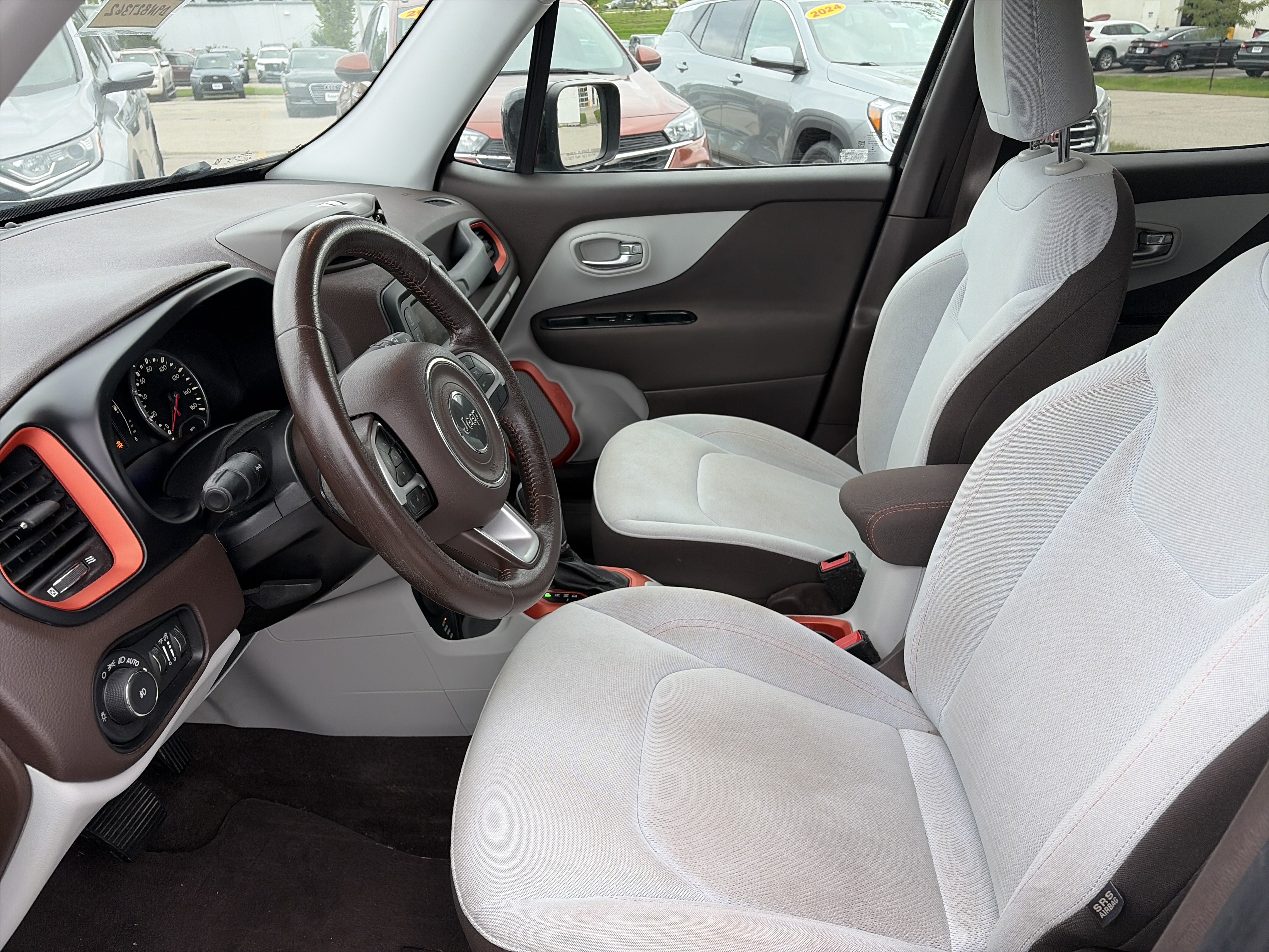 Used 2015 Jeep Renegade Latitude AWD/4WD image 16