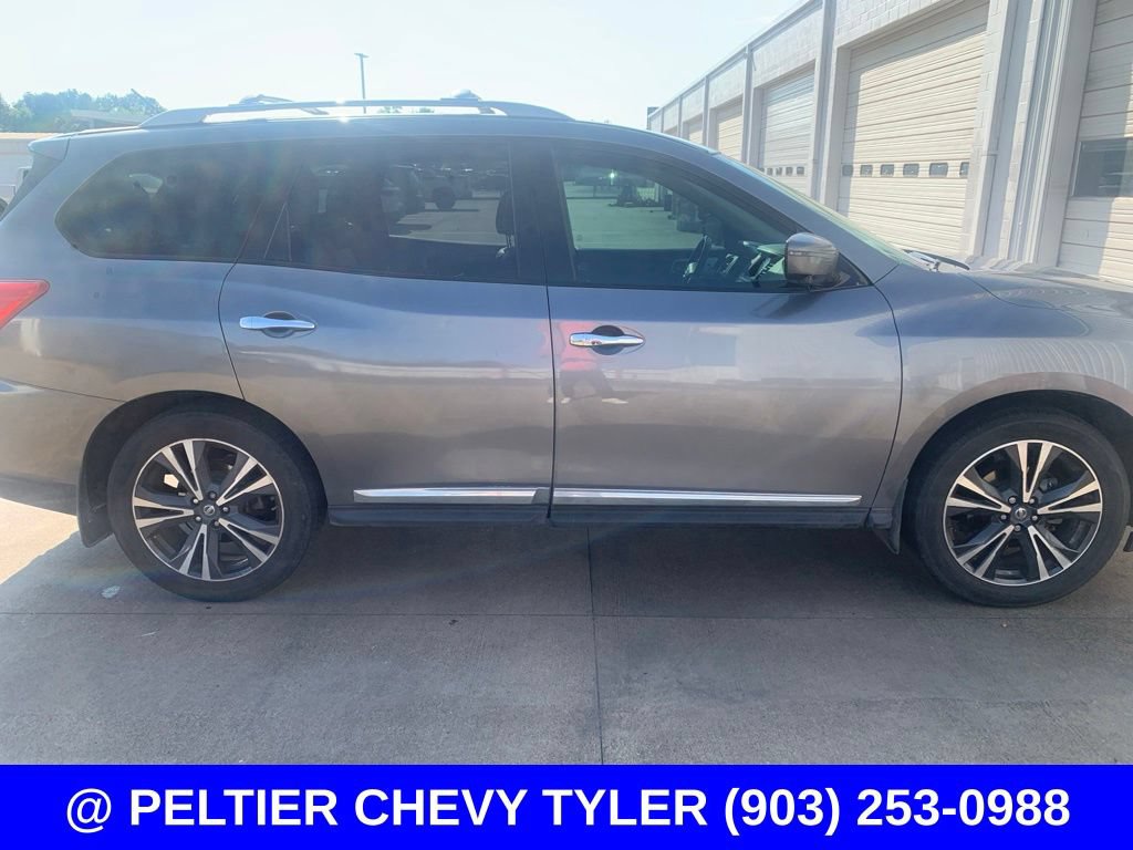 Used 2017 Nissan Pathfinder Platinum FWD image 9