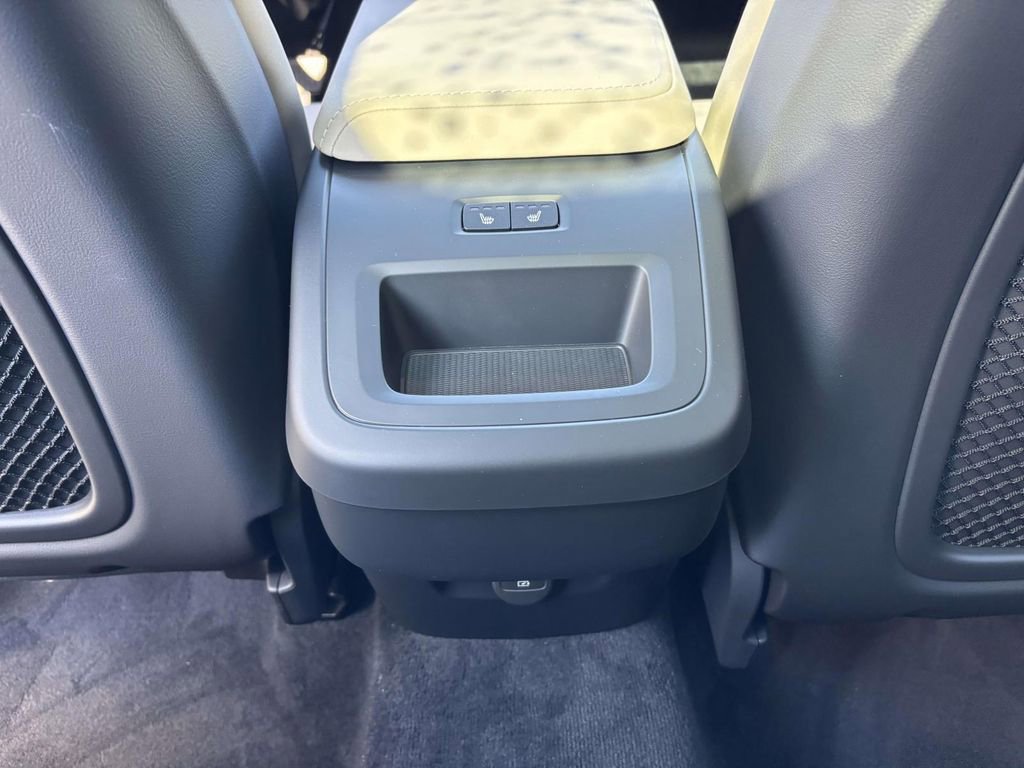 New 2026 Volvo XC60 B5 Plus w/ Protection Package Premier image 31