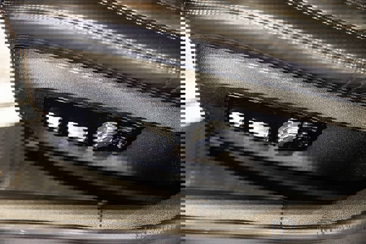 Used 2021 BMW 530e xDrive w/ Executive Package image 24