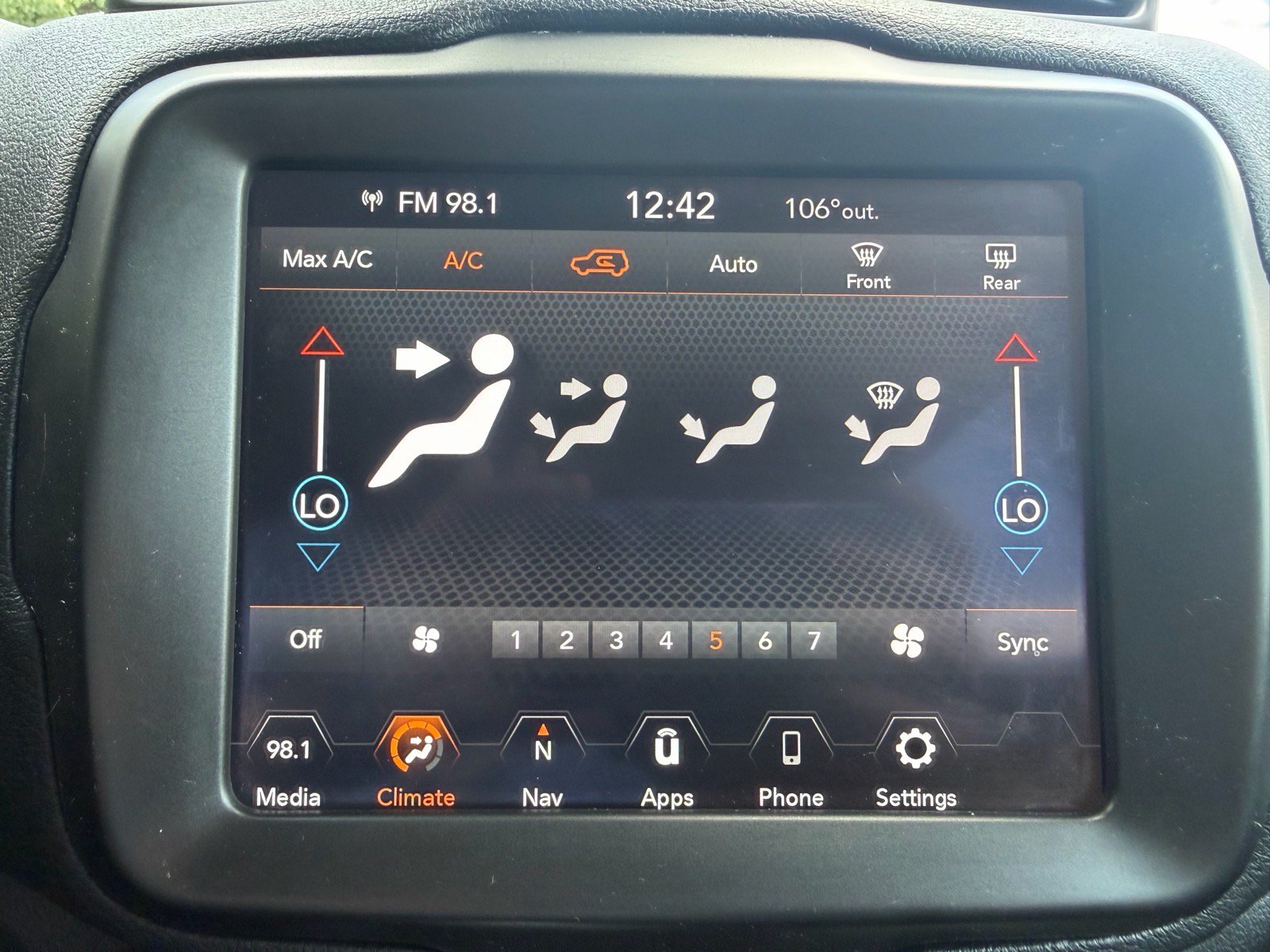 Used 2022 Jeep Renegade Latitude AWD/4WD image 43