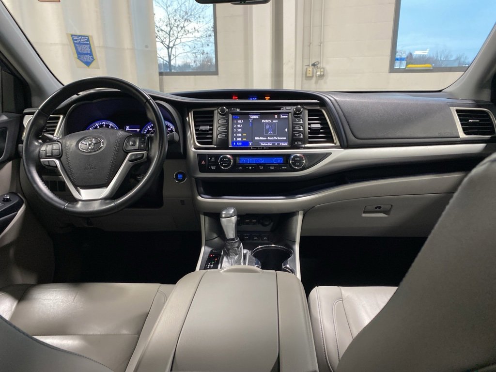 Used 2019 Toyota Highlander XLE image 8