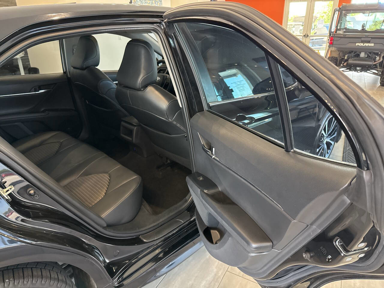 Used 2020 Toyota Camry SE w/ Phone Cable & Charge Package image 30