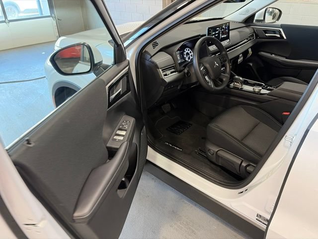 New 2026 Mitsubishi Outlander ES AWD/4WD image 11