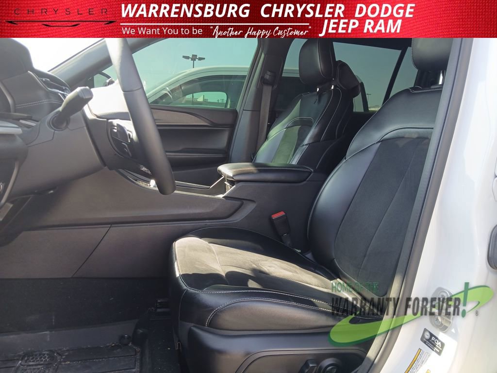 Used 2024 Jeep Grand Cherokee L Altitude image 11