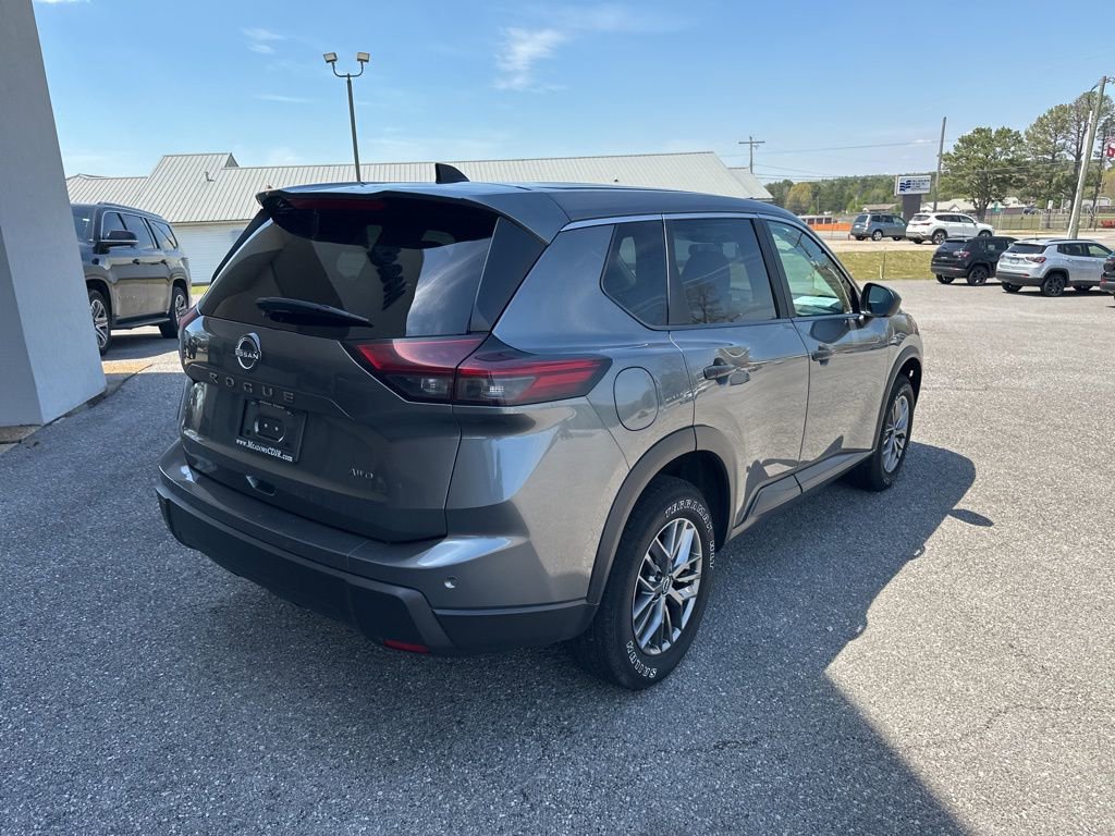 Used 2024 Nissan Rogue S AWD/4WD image 7