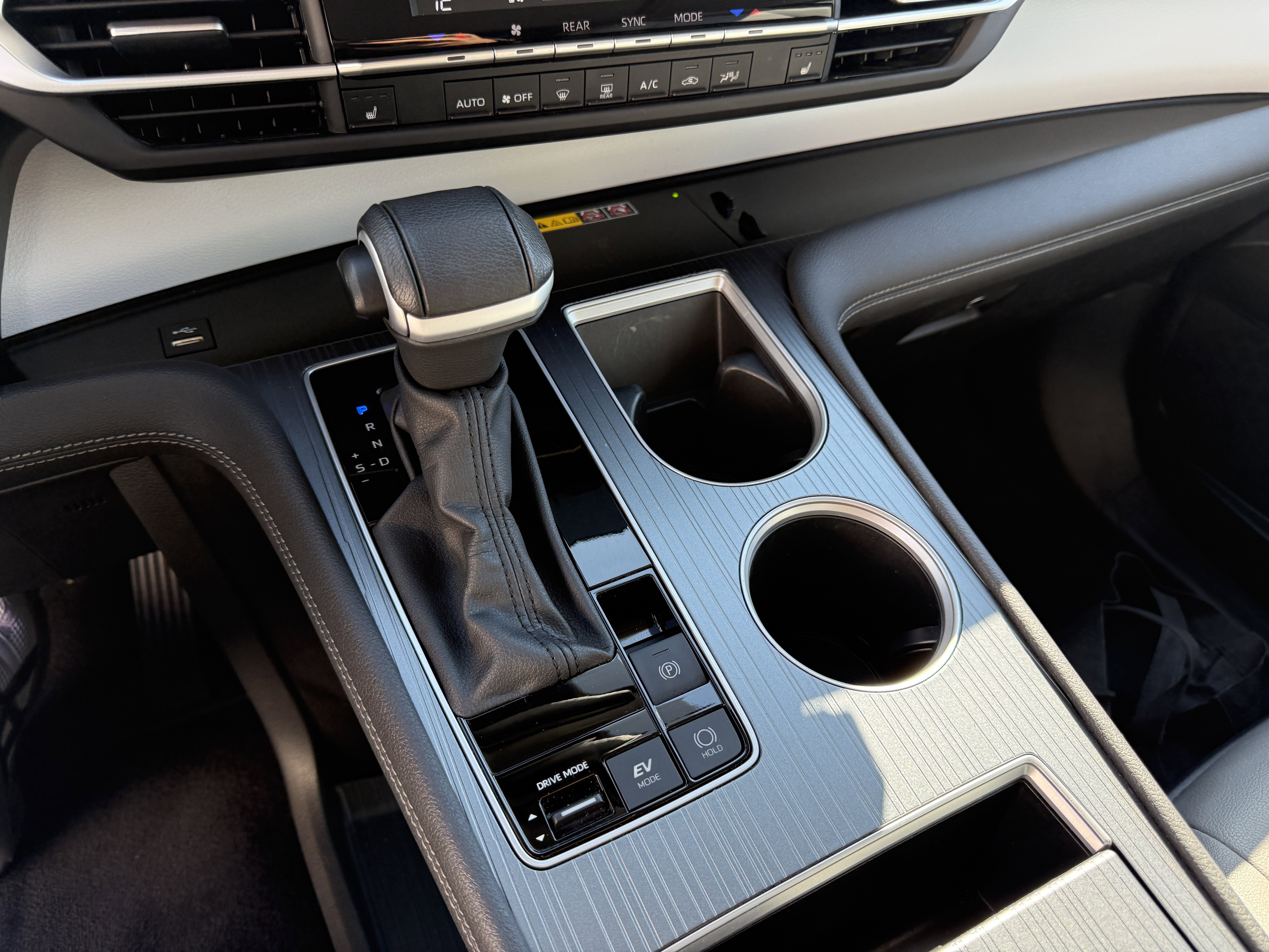 Used 2025 Toyota Sienna XLE image 23