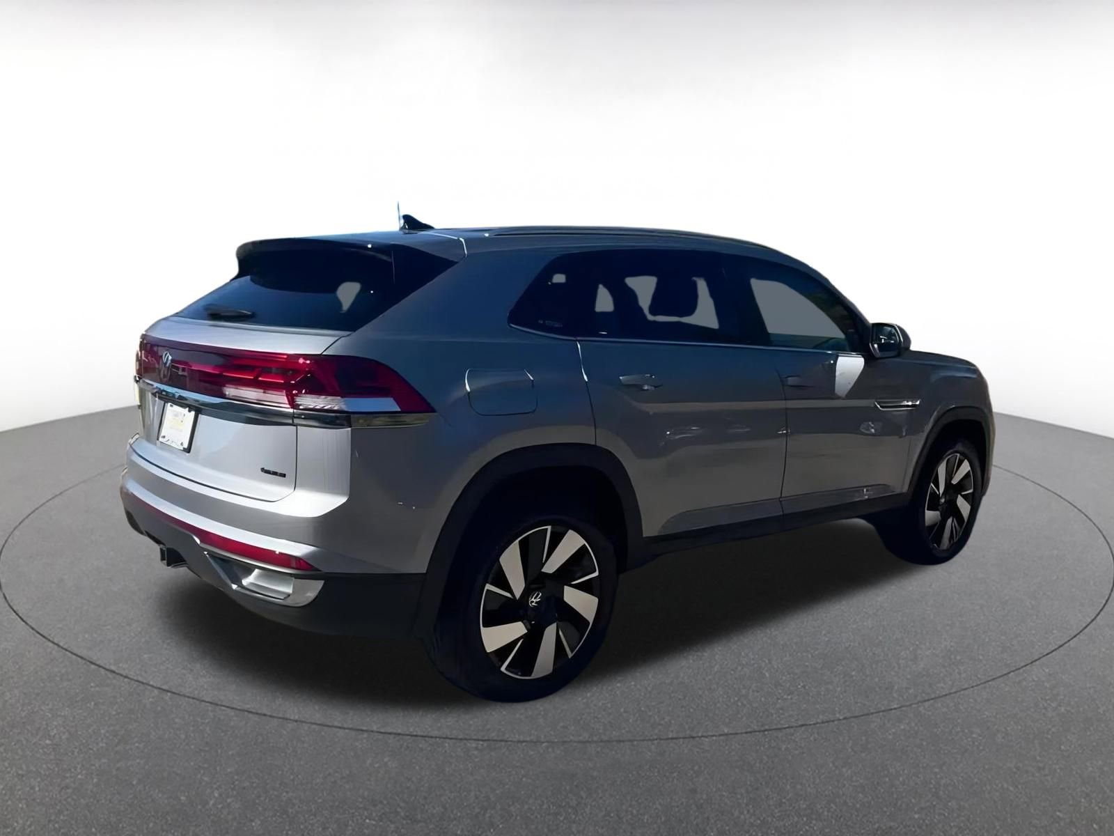 Used 2025 Volkswagen Atlas Cross Sport SE image 15