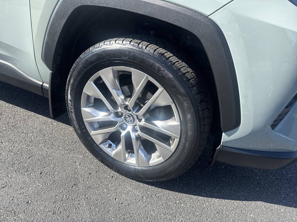 Used 2021 Toyota RAV4 XLE Premium AWD/4WD image 16