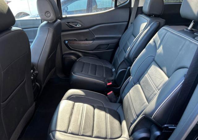 Used 2023 GMC Acadia Denali image 3