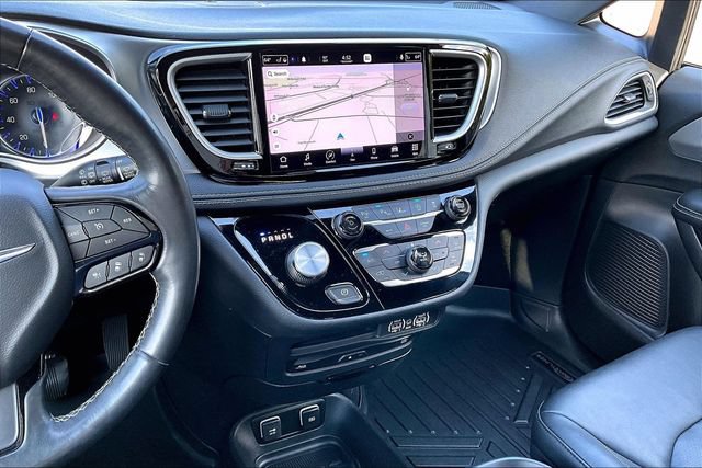 Used 2021 Chrysler Pacifica Touring-L w/ Uconnect Theater Family Group FWD image 15