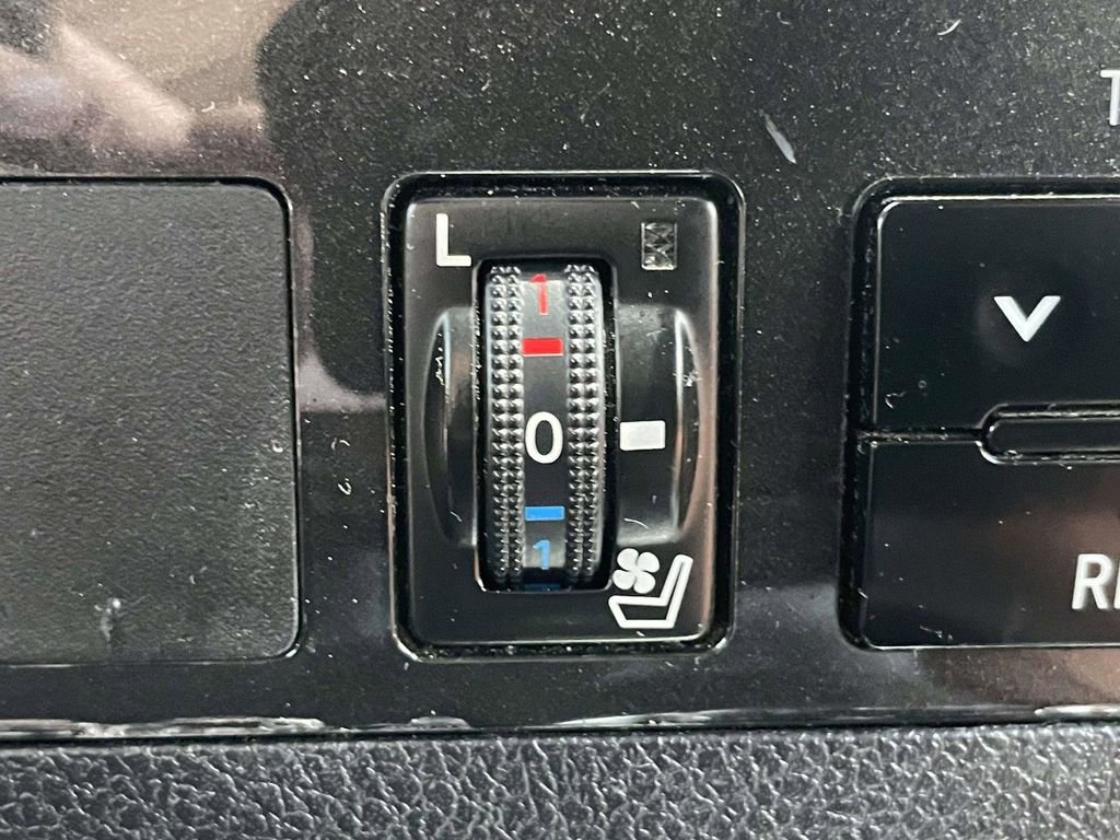 Used 2020 Toyota Sequoia Platinum AWD/4WD image 19