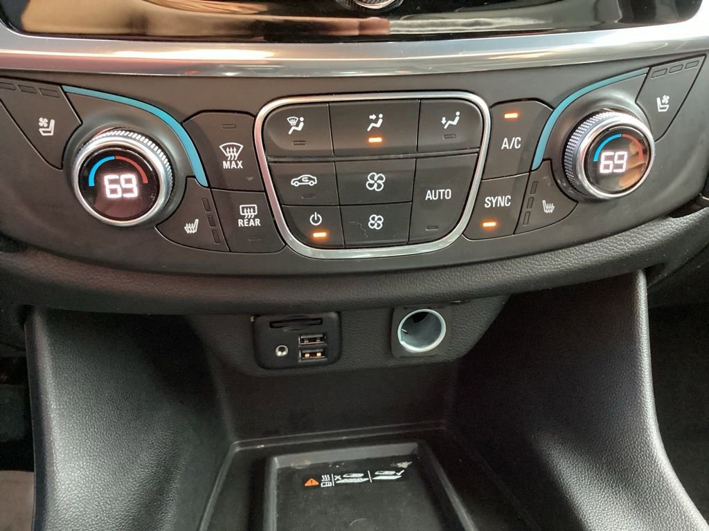 Used 2022 Chevrolet Traverse Premier image 22