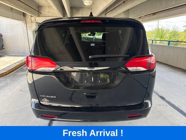 Used 2023 Chrysler Voyager LX FWD image 16