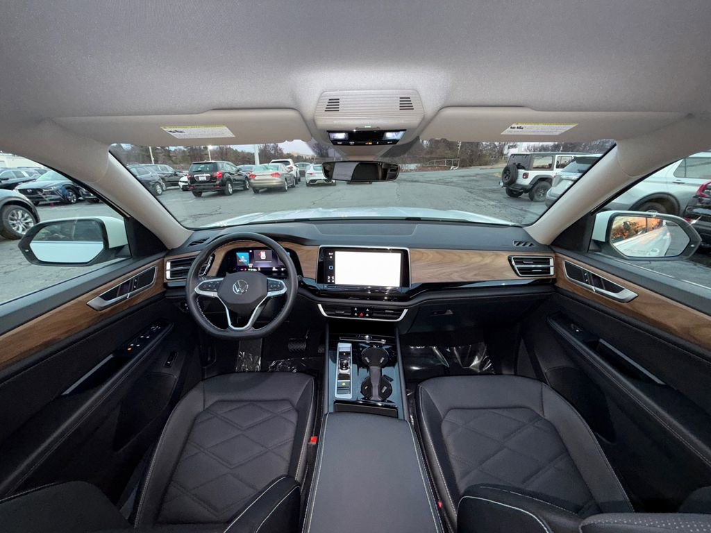 Used 2025 Volkswagen Atlas SE image 21