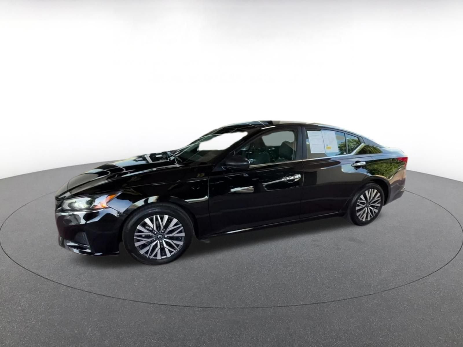Used 2025 Nissan Altima 2.5 SV FWD image 6