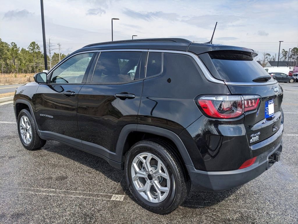 Certified 2025 Jeep Compass Latitude image 18