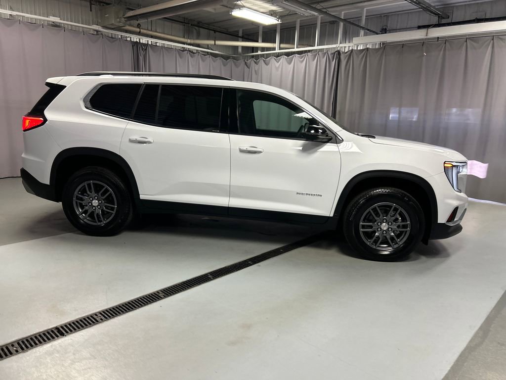 Used 2025 GMC Acadia Elevation image 8
